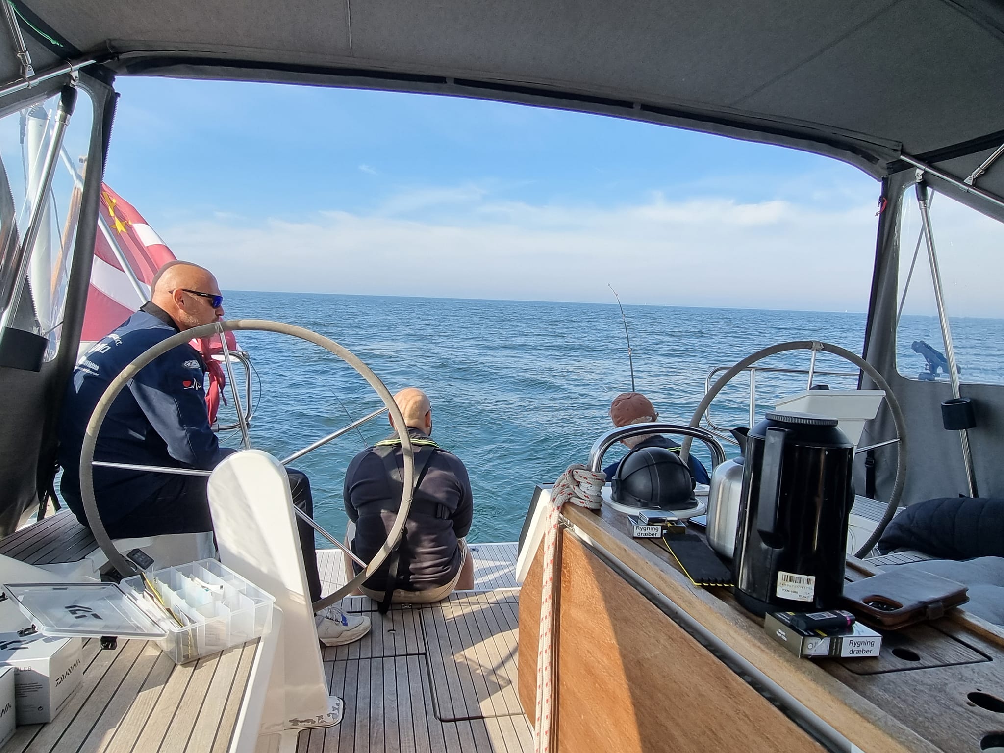 Afslapning med fiskelinen i vandet